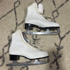 Canadian royal Ice skates